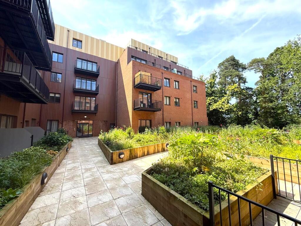 Main image of property: Farnborough Road, Farnborough