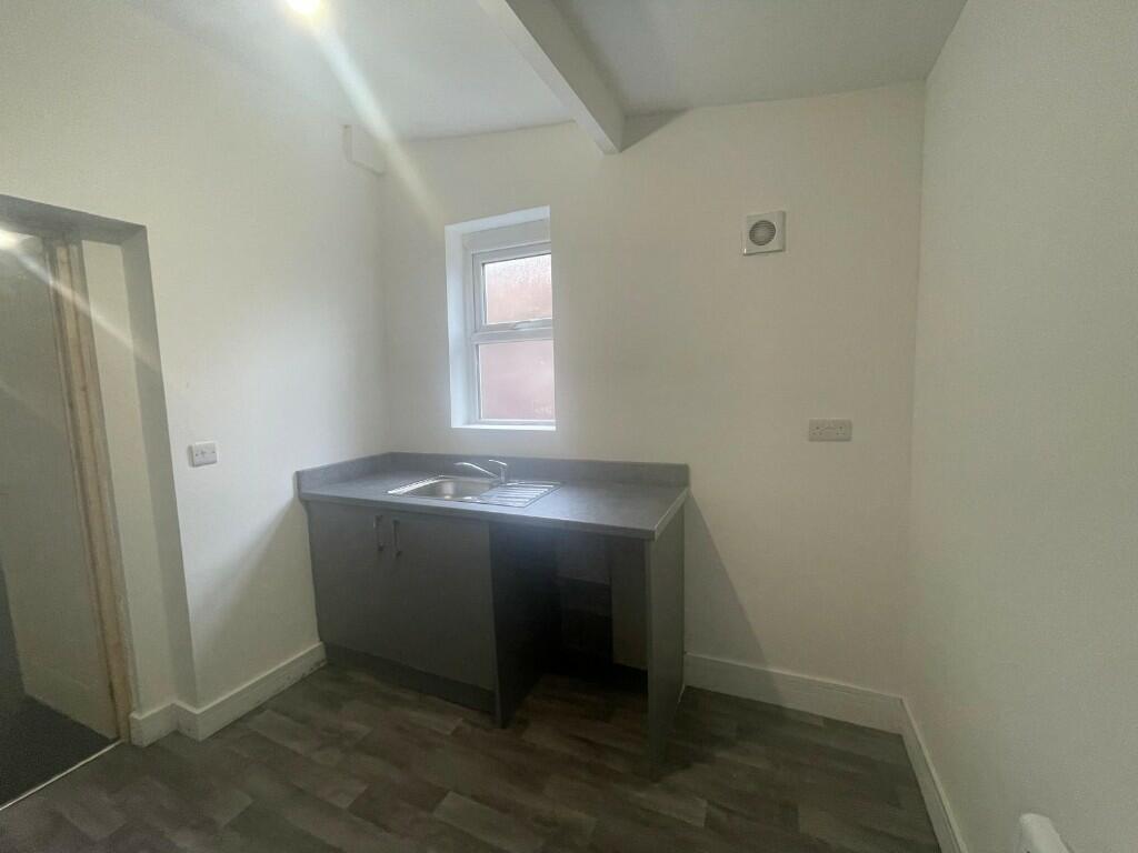 Apartment in Stockton-on-Tees, Portrack - View 2