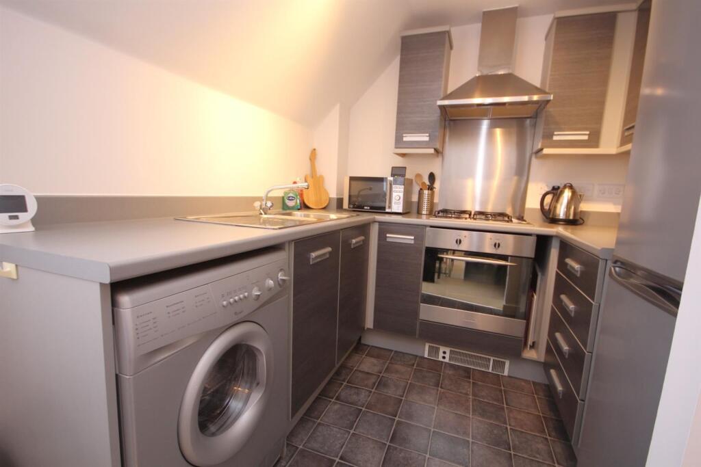 Park Cottage Drive, Titchfield Park photo 4