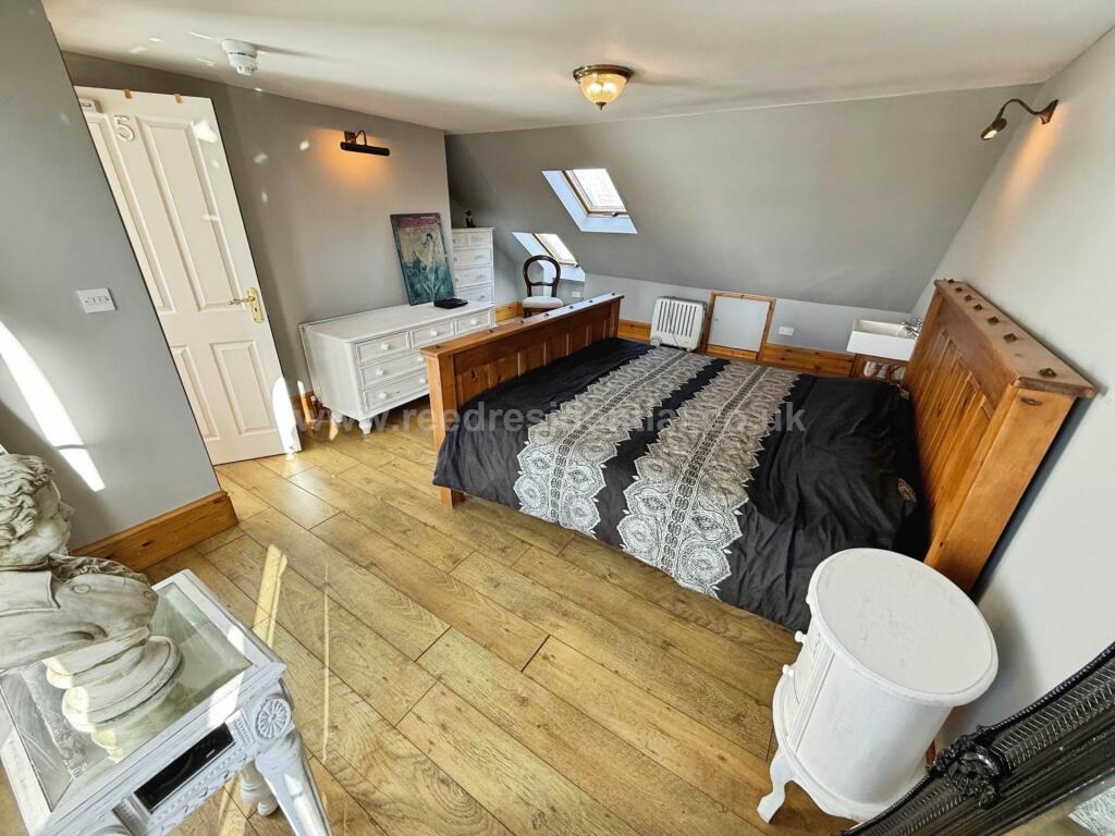 House in Southend-on-Sea - View 5