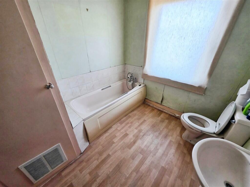 House in Southampton - More