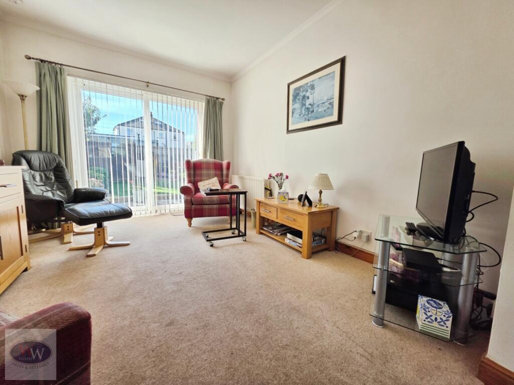 House in Bradford, Baildon - More