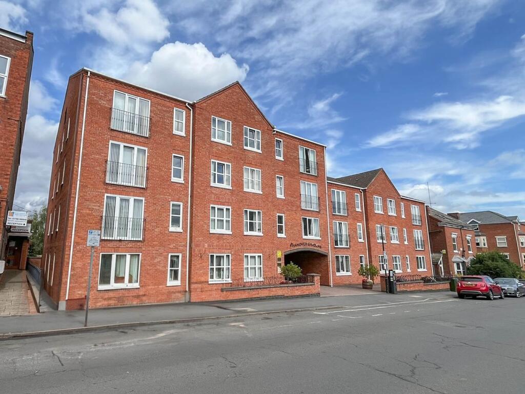 2-bed flat on Hanover Gardens, Albert Street, Rugby, CV21, £115,000