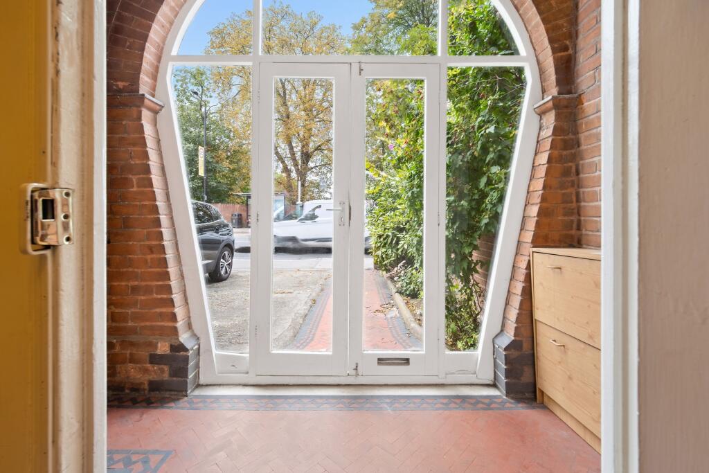 House in London - View 3