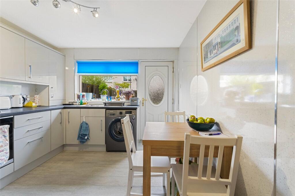 House in Livingston, Howden - More
