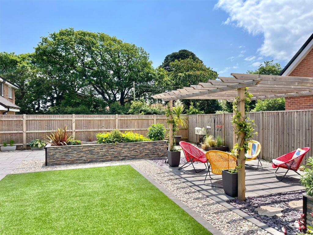 House in New Forest, Lymore, Milford-on-Sea - View 2