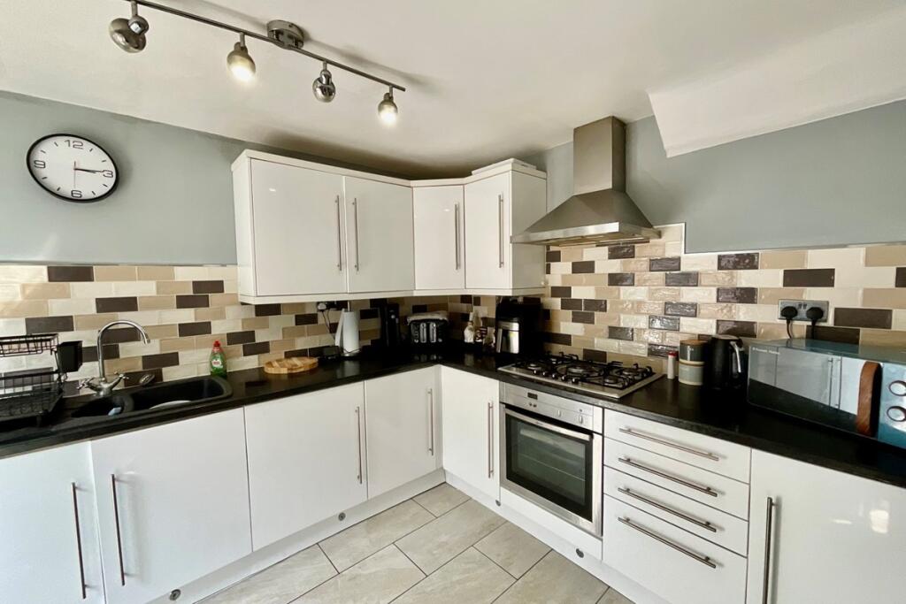 House in Sheffield, Crystal Peaks, Waterthorpe - View 5