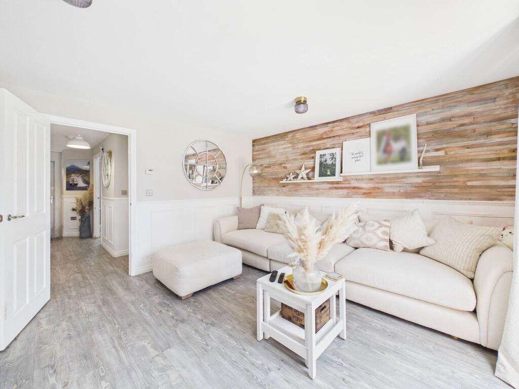Lupin Spinney, Worthing, BN13 photo 4