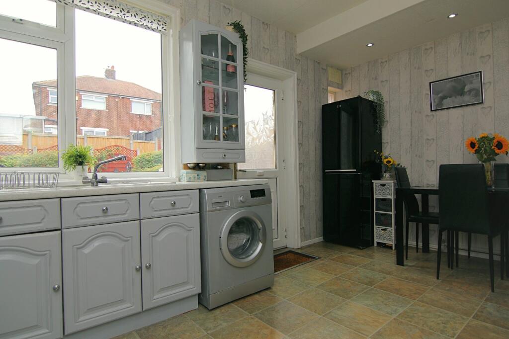 Raymond Drive, Off Mayo Avenue, Bradford, BD5 photo 4