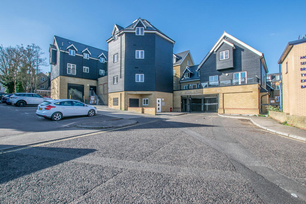 Main image of property: High Street, Hoddesdon