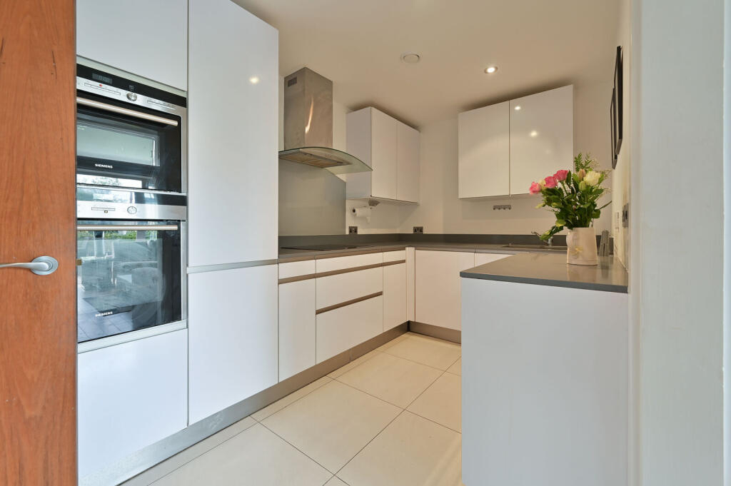 Apartment in Watford - View 4
