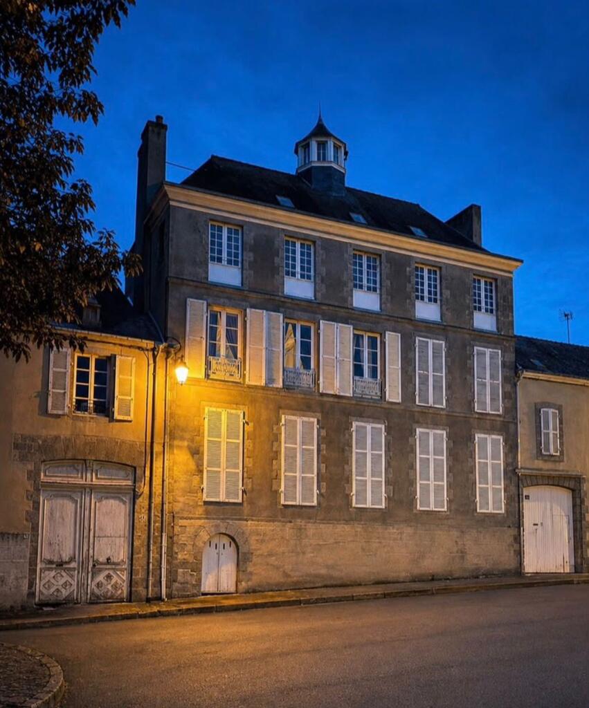 Main image of property: 19 Place de Cheverus, Mayenne