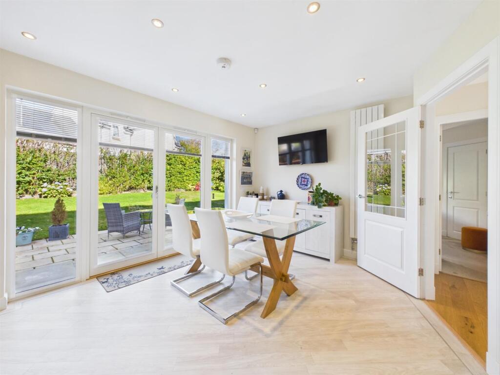 House in Perth - View 5