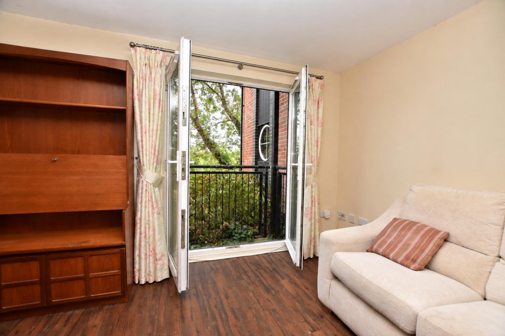 Apartment in Luton - View 5