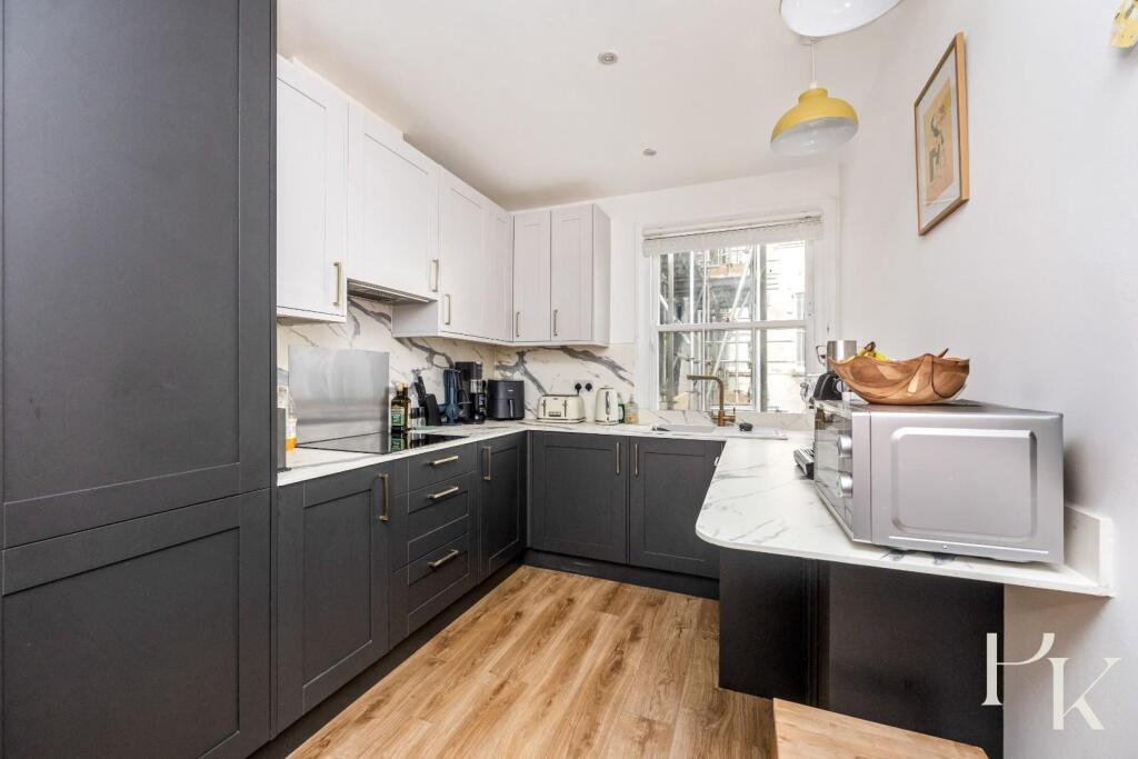 Apartment in Hove, Brunswick - View 4