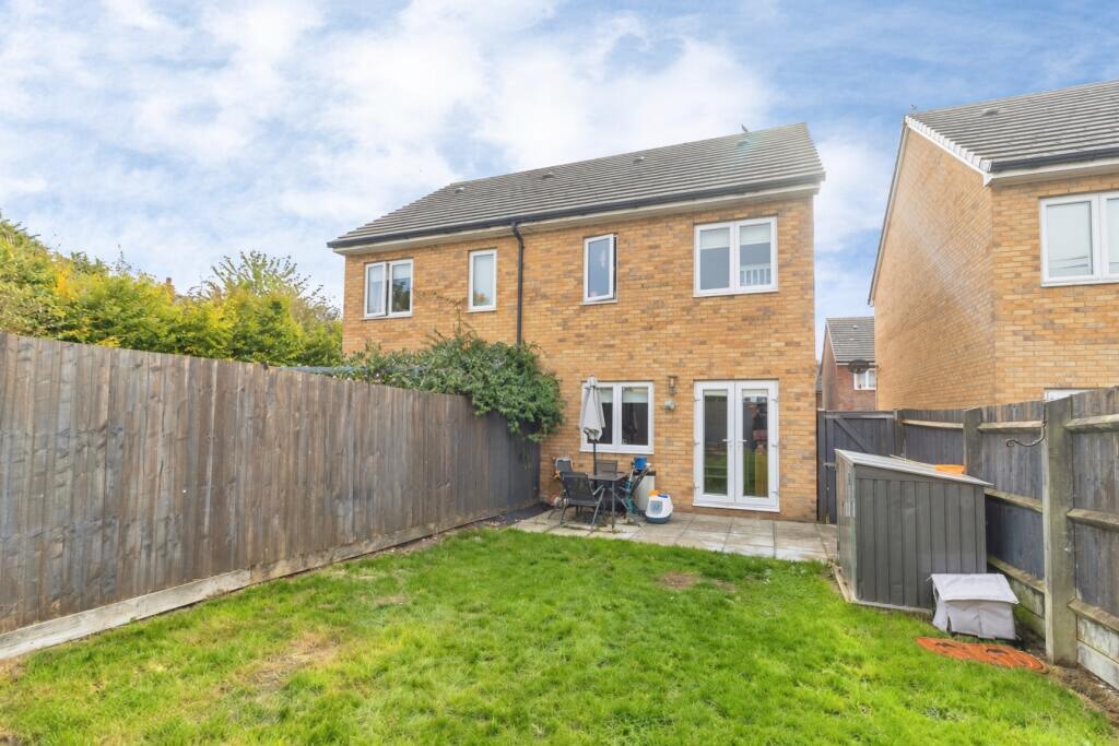 House in Luton - View 2