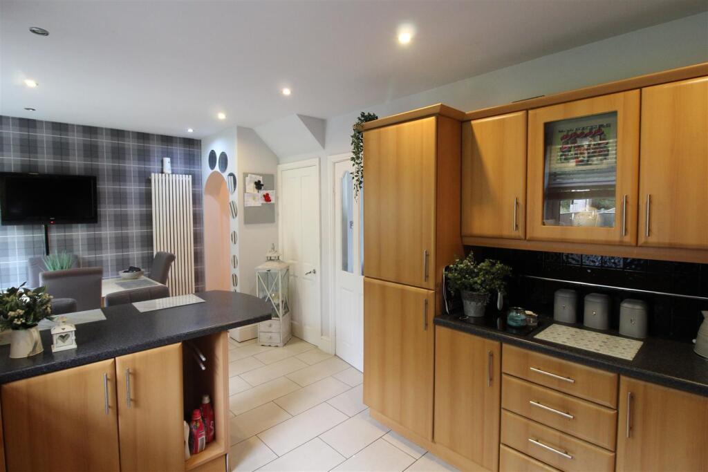 Close Hill Lane, Newsome, Huddersfield, HD4 - More