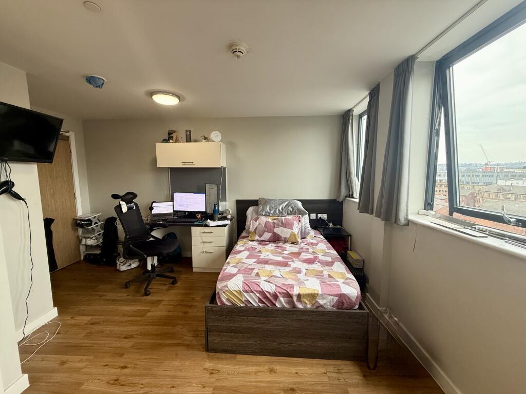 Apartment in Sheffield, South Yorkshire - View 2
