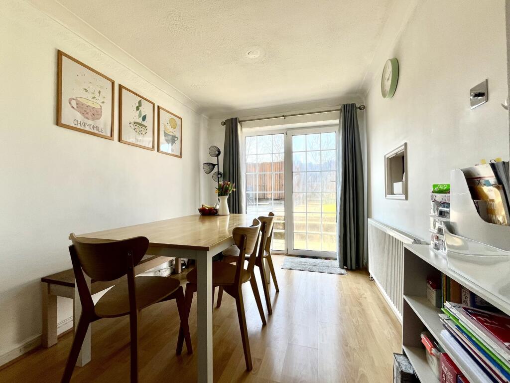 House in London, Chessington - View 6