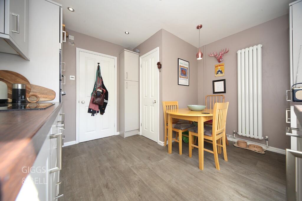 House in Streatley, Central Bedfordshire - More