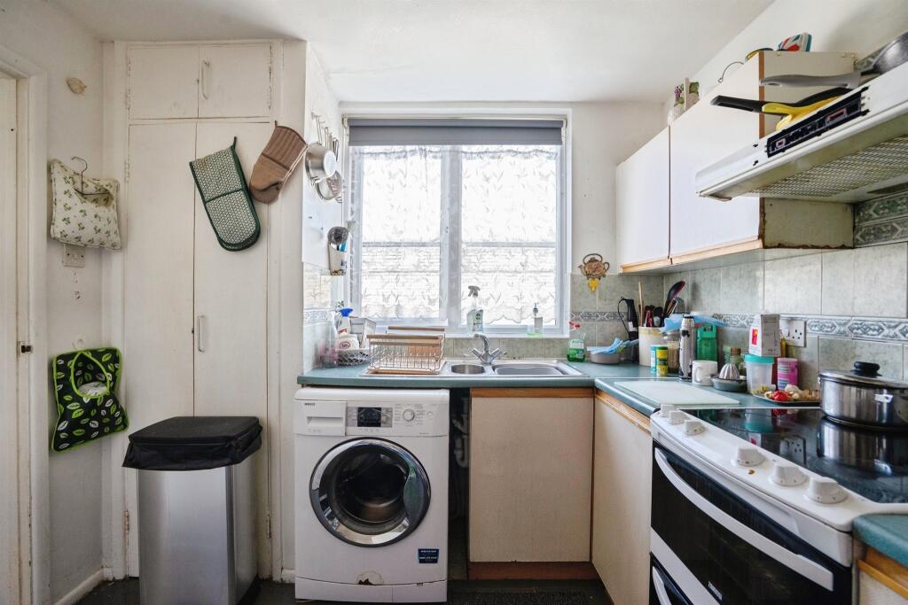 Meadow Road, Worthing photo 5