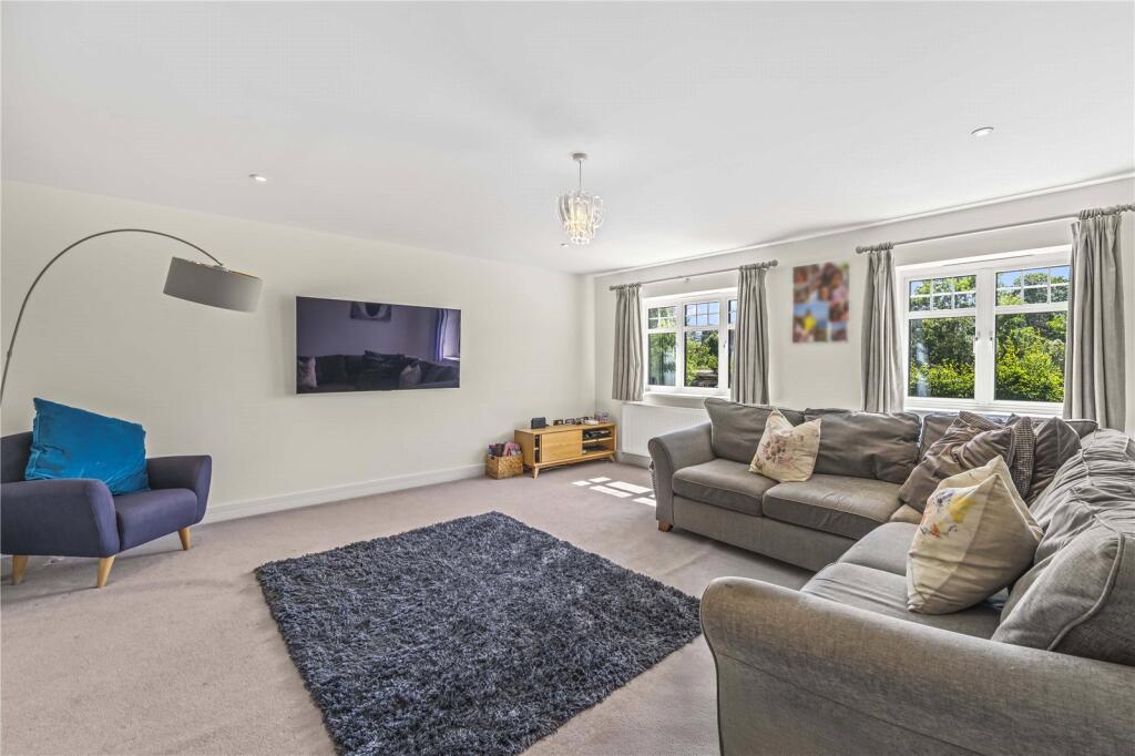 House in Wokingham - View 4