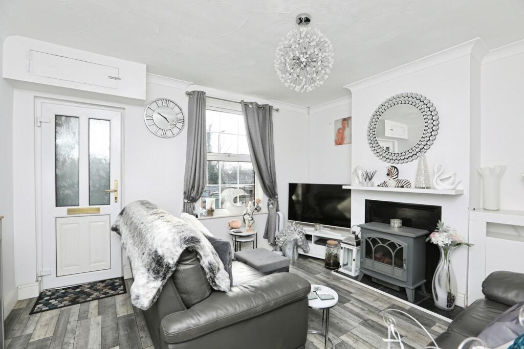 Church Road, Murston, Sittingbourne, Kent, ME10 photo 2