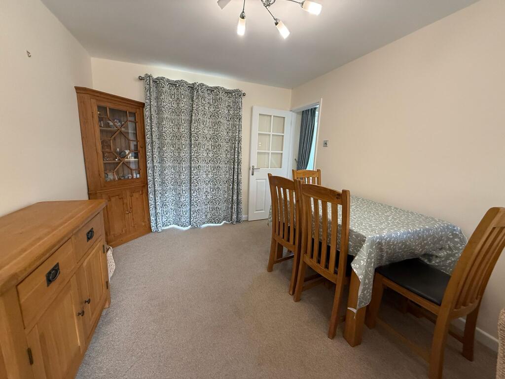 Hampden Road, Stoke Mandeville, Aylesbury photo 4