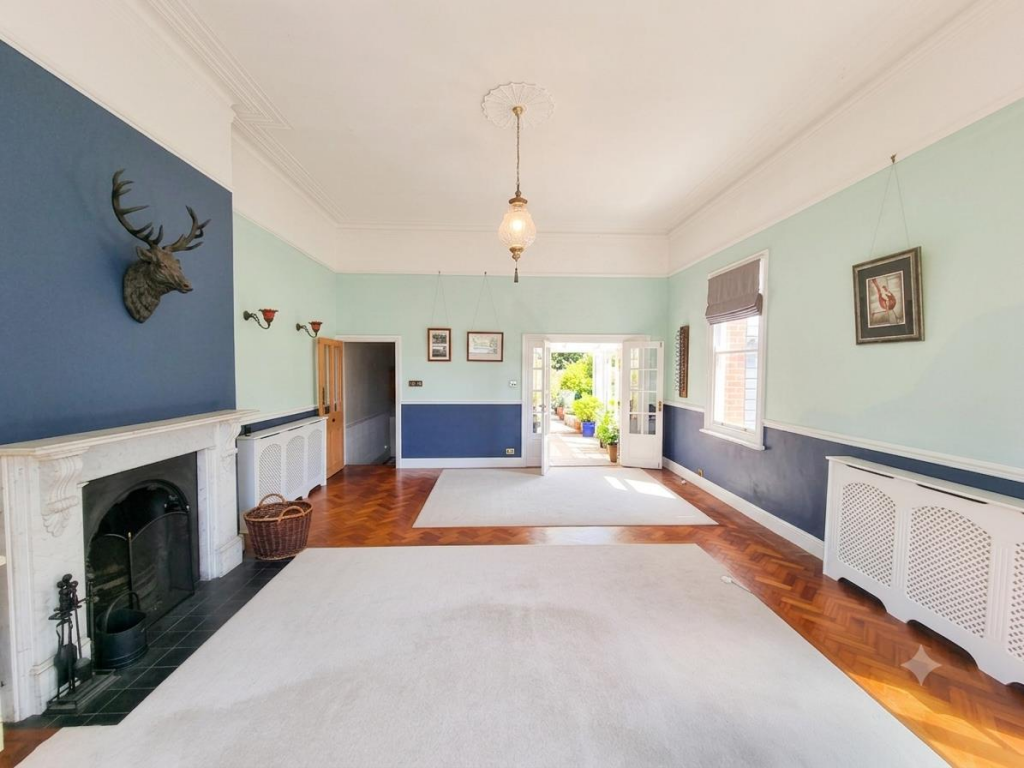 House in Portsmouth - More