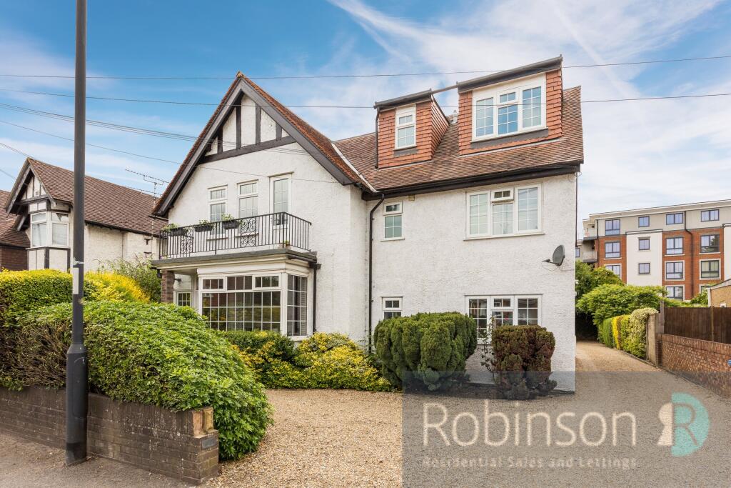Main image of property: Flat 2 42 Forlease Road, Maidenhead, Berkshire