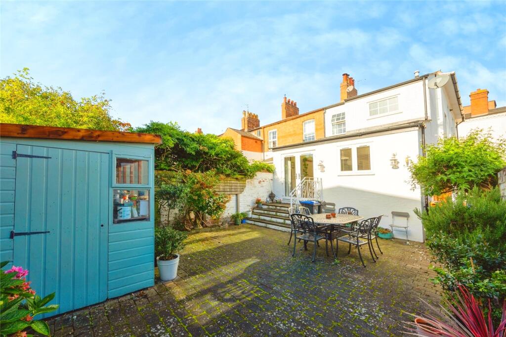 House in Warwick, Woodloes Park - More