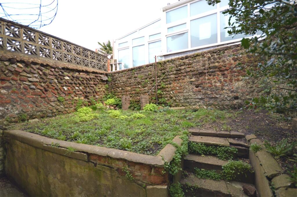4 bedroom terraced house for rent