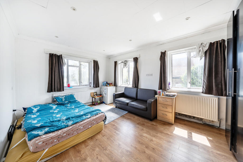 Alexandra Avenue, Harrow, Middlesex photo 4