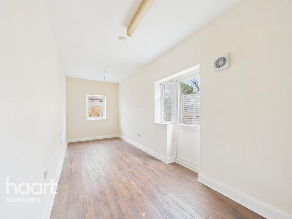 Main image of property: London Road, Romford, RM7 9QU