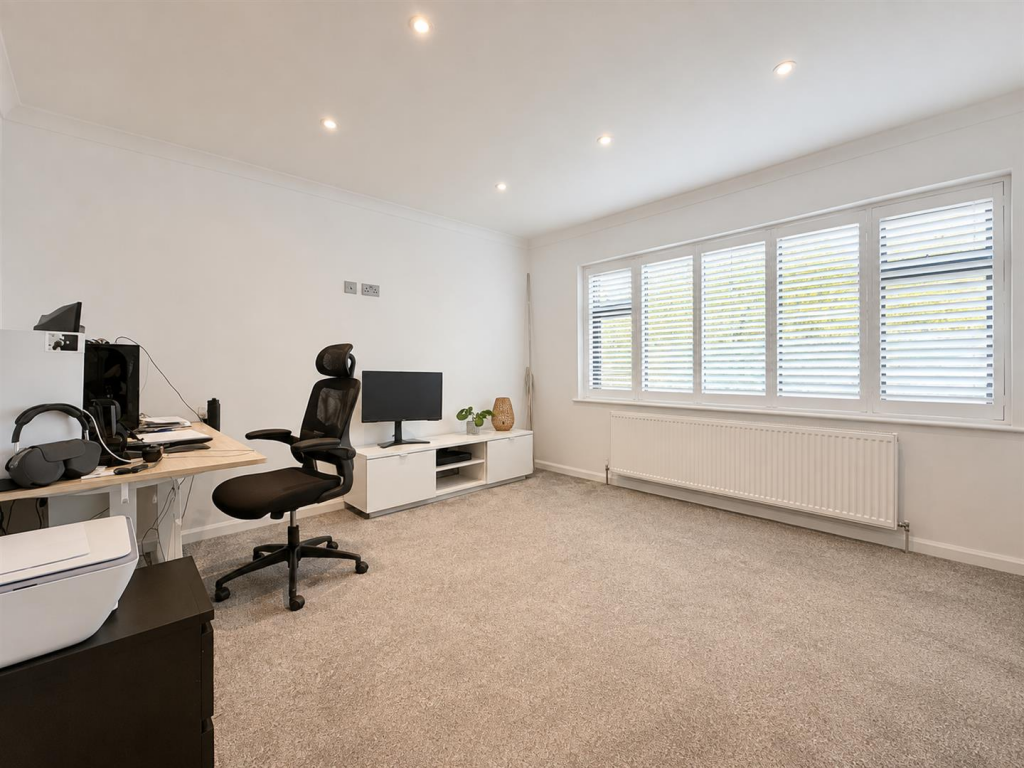 House in Enfield - View 3