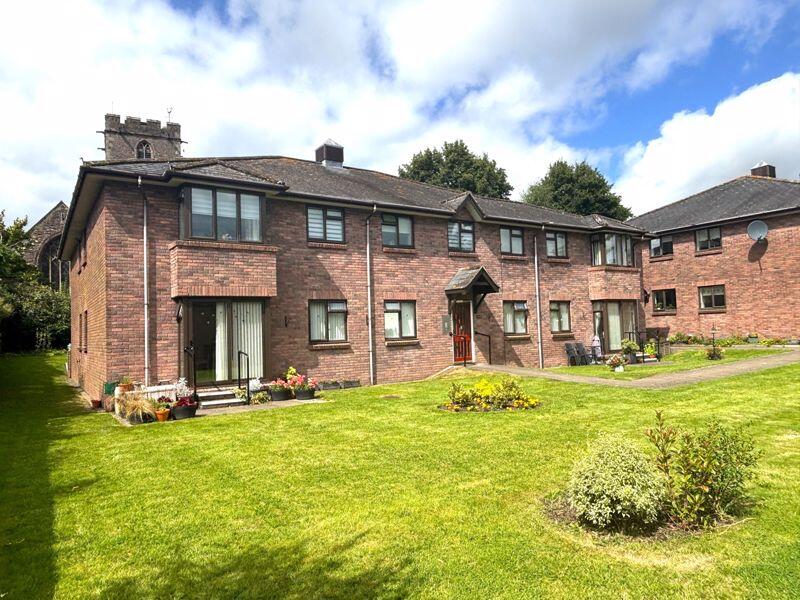 2-bed apartment on Priory Gardens, Abergavenny, £186,000