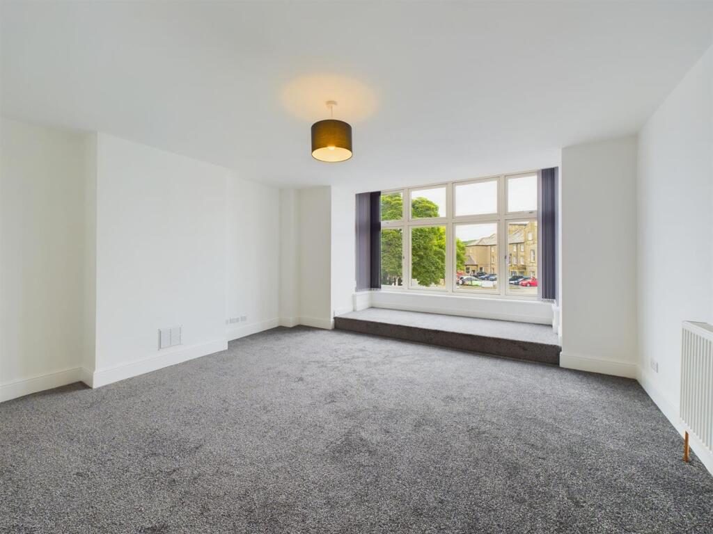 Scarsdale Place, Buxton photo 2