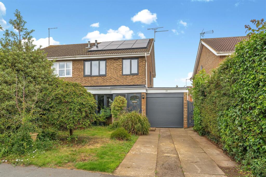 Main image of property: Aston Close, Banbury - Solar panels