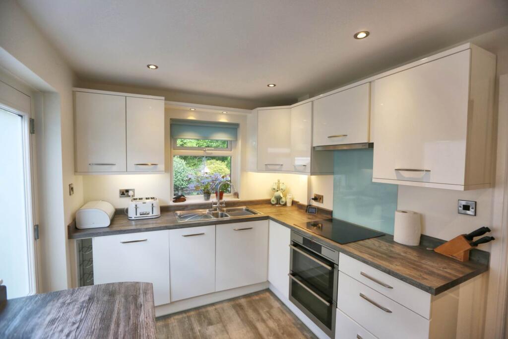 Calder Close, Bollington photo 3