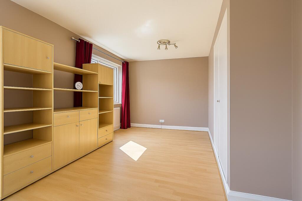 House in Merthyr Tydfil, Cefn-coed-y-cymmer, Trefechan - View 3