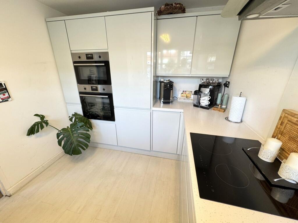 House in Willenhall, Lane Head - View 5