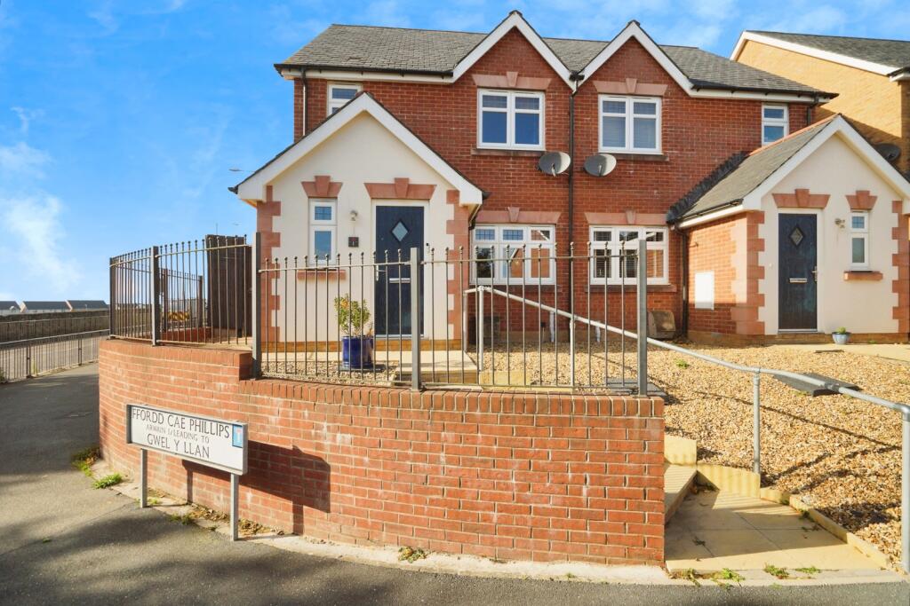 3-bed semi-detached on Gwel Y Llan, Caernarfon, Gwynedd, LL55, £245,000