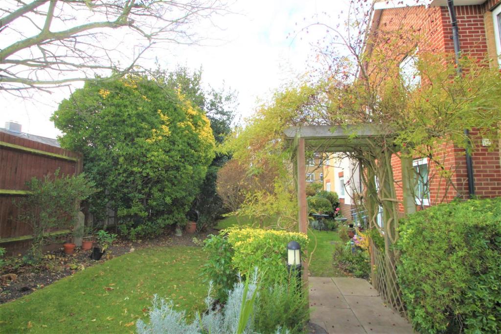 Kingswood Court, 175 Chingford Mount Road, Chingford photo 4