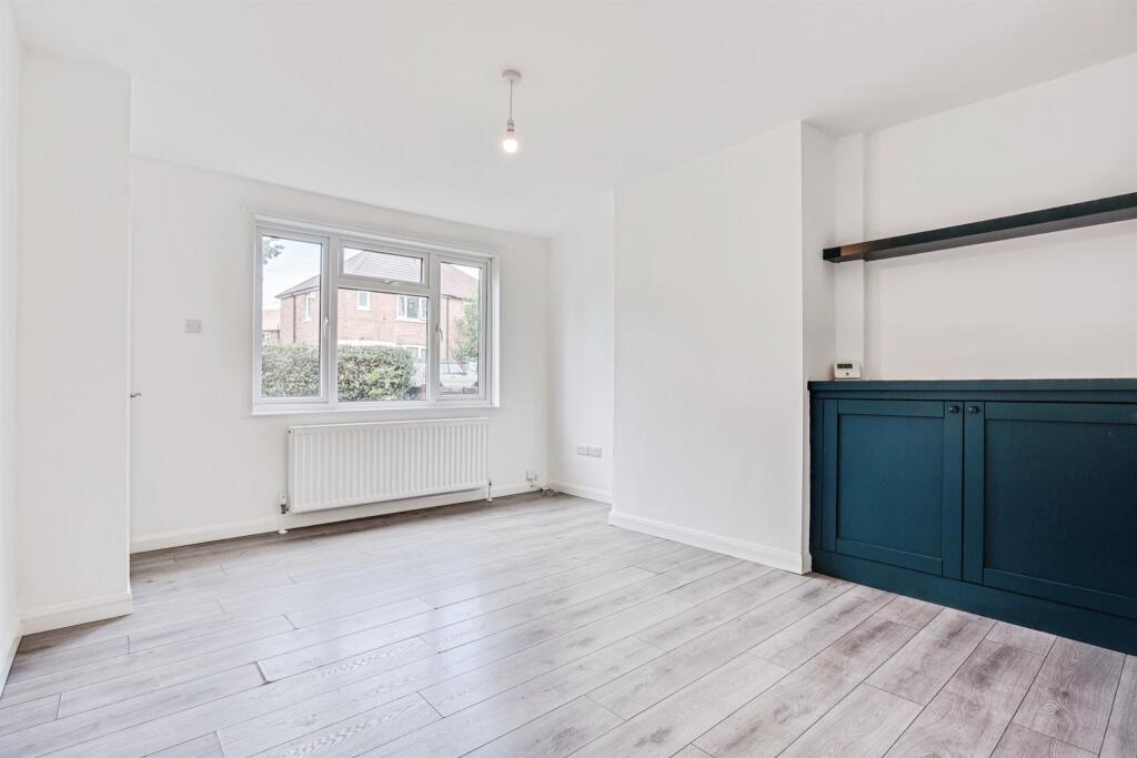 House in Wakefield, Flanshaw - View 5