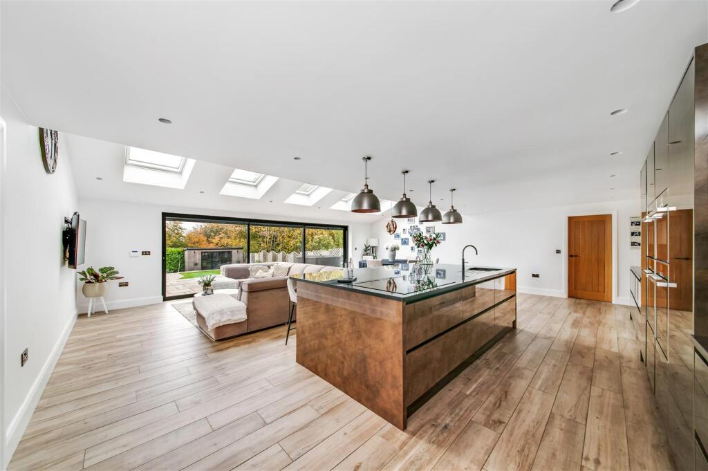 House in Huddersfield, Linthwaite - More