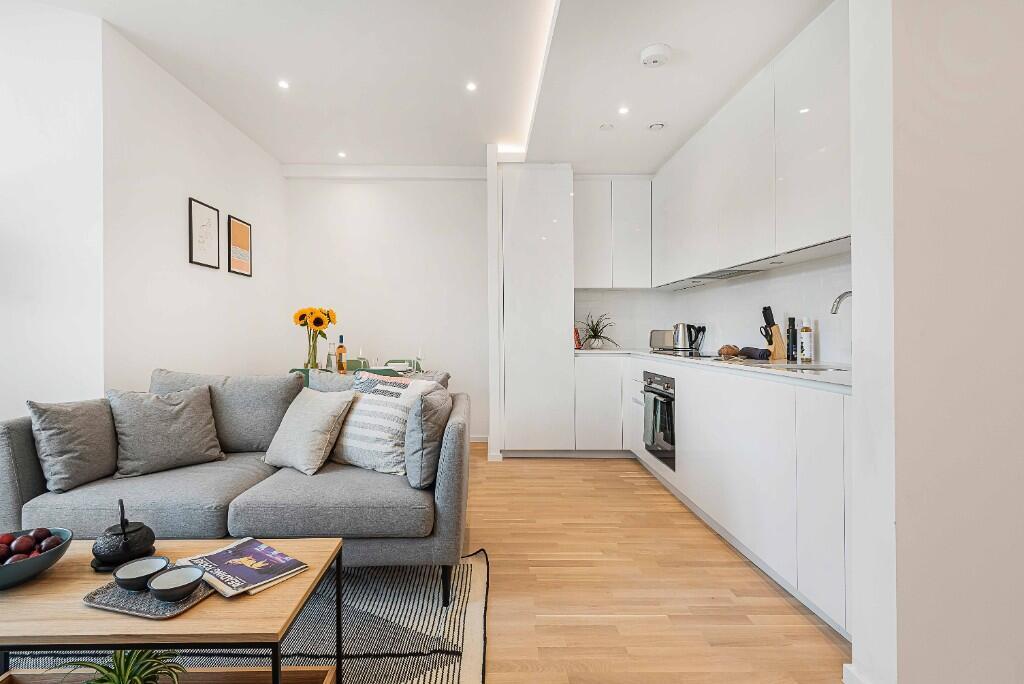 Main image of property: Gravity Royal Heights, 59 Queens Road, Reading, Berkshire, RG1