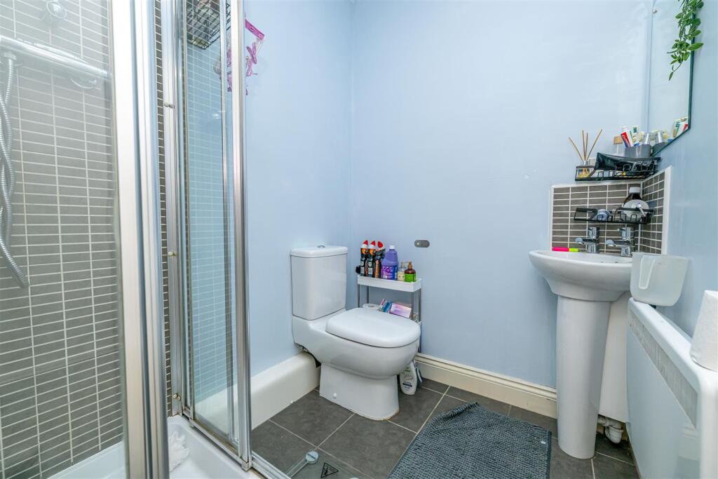 Apartment in Wolverhampton, West Midlands - More