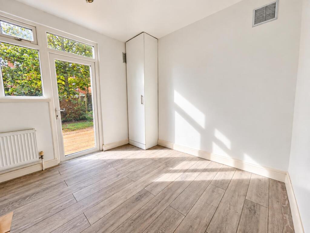 Apartment in Harrow - View 4