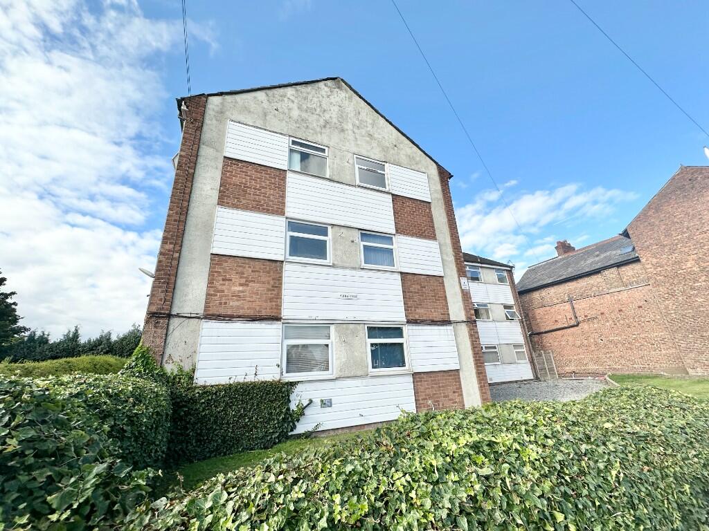 1-bed flat on Old Hall Road, Sale, Greater Manchester, M33, £125,000