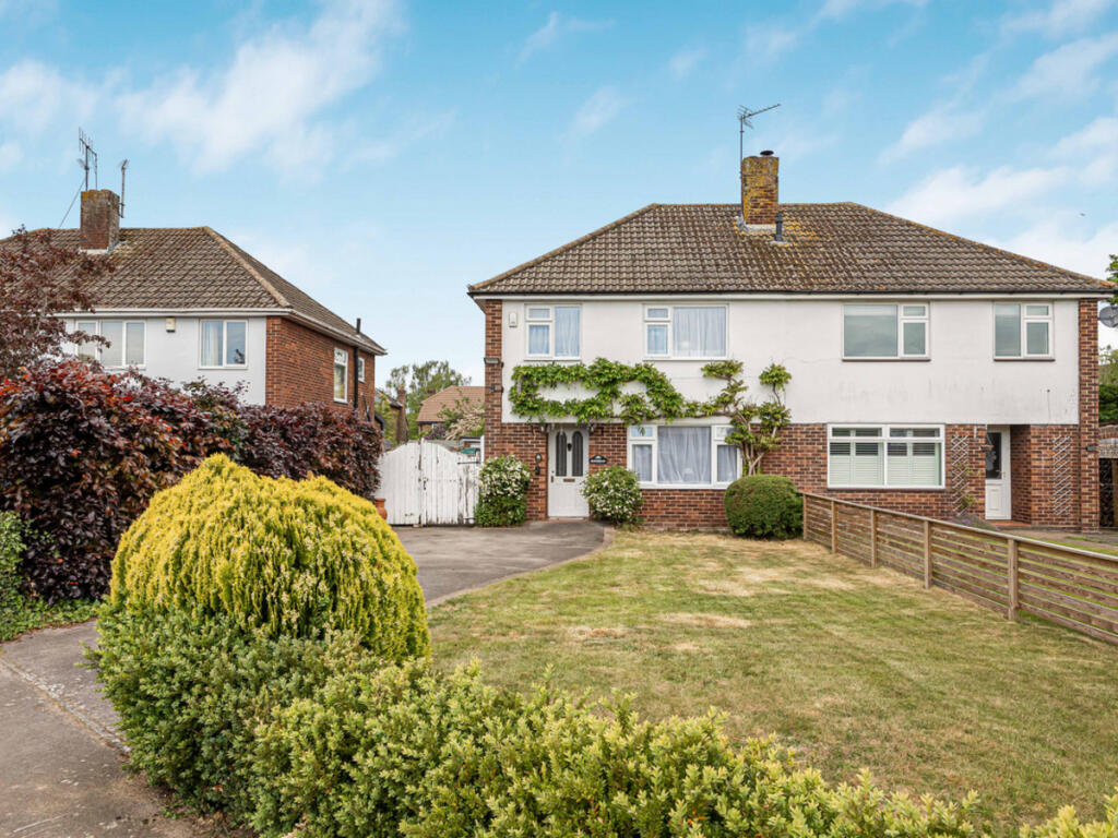 Main image of property: Paddock Heights, Twyford, RG10